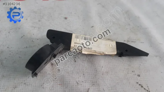 Bmw e90 braket ön tampon  sağ-sol uç 51117058447