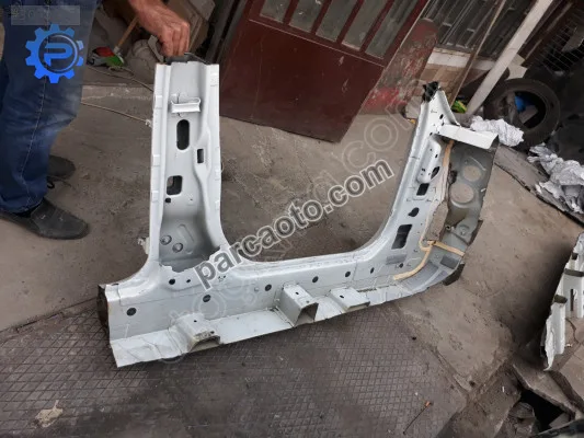 Mercedes c 205 marşpiyel sacı sol