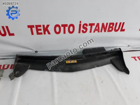 Mercedes e 213 radyatör üst panel a2135000055