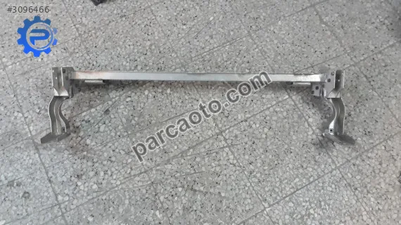 A b cla 256 radyatör destek alt sacı a2466280019