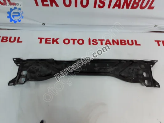 Mercedes e 212 ön panel sacı üst a2126201100