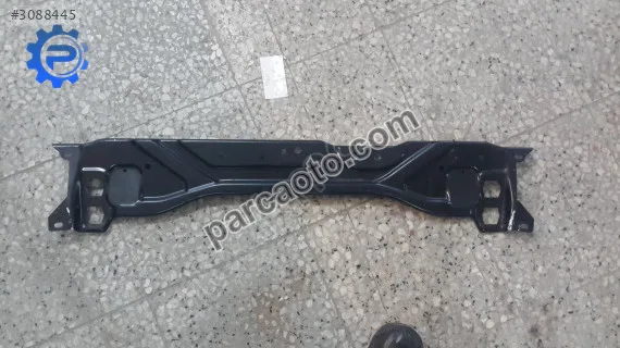 Mercedes c 204 ön panel sacı üst a2046200272