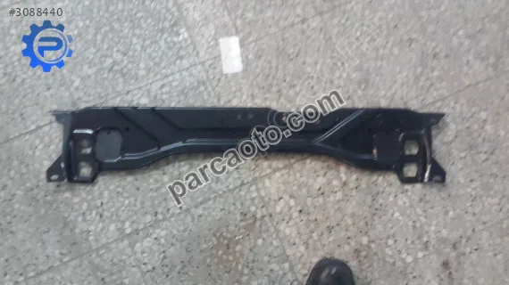 Mercedes e 212 ön panel sacı üst a2126201100