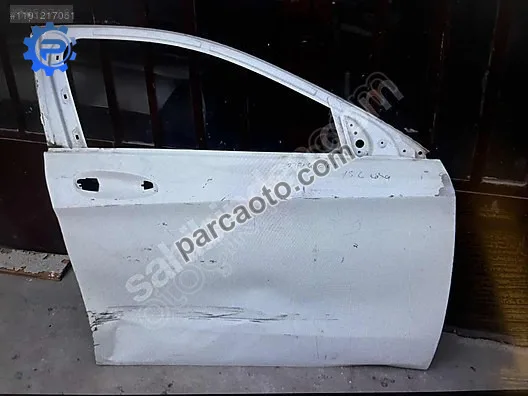 Mercedes gla serisi 156 kasa sağ ön kapı