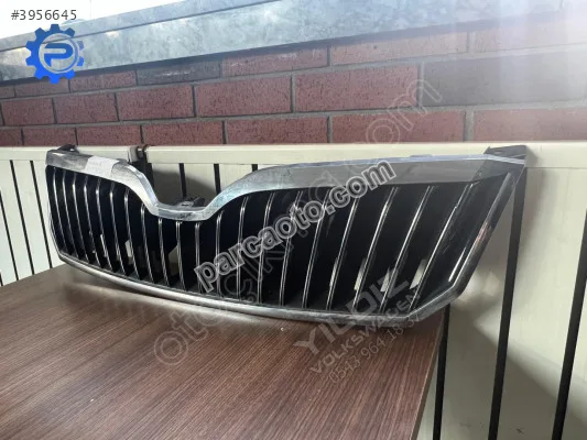 Skoda Süper B 3T0853668B Çıkma Ön Panjur 2013-2015