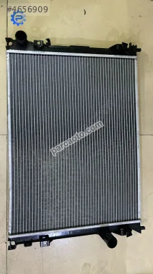Motor su radyatörü chrysler 300c  2.7 3.5 5.7 6.1 5137692aa