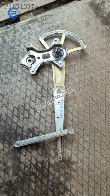 Toyota RAV4 02 06 çıkma orijinal sağ ön cam krikosu
