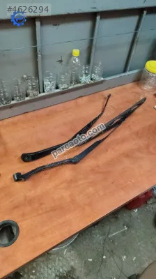Toyota RAV4 02.06 çıkma sağ sol silecek kolu