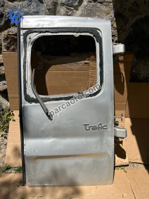 Renault trafik sağ bagaj kapağı