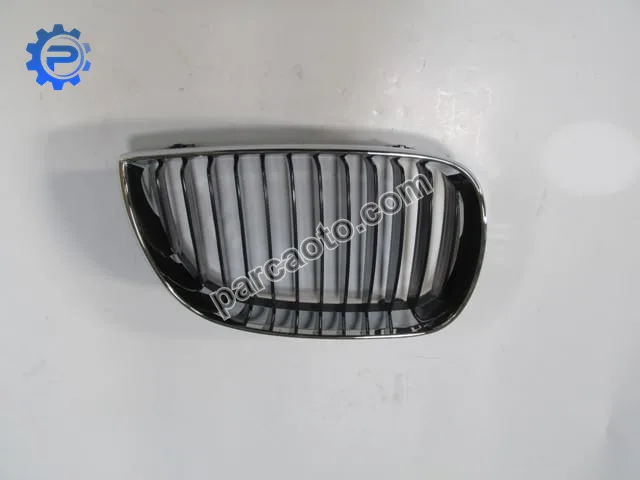 Bmw 1 serı- e87- 04/08; ön panjur sağ siyah/nikelaj çerçeveli (tyg)