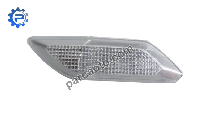 Dacıa sandero stepway- 21/25; çamurluk sınyalı sol beyaz