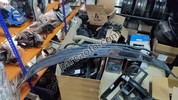 Chrysler Concorde ön cam ızgarası çıkma