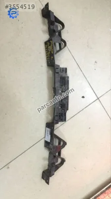 Megane ıı arka tampon orta braketi 8200146040