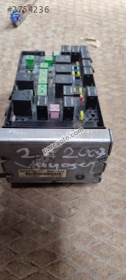 Chrysler grand Voyager 02-07 çıkma sigorta kutu 05144579AC