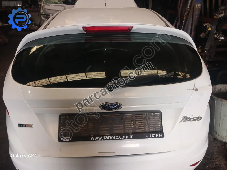 Ford fiesta bagaj kapağı çıkma orjinal beyaz