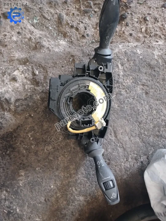 Ford fiesta sınyal silcek kolu çıkma