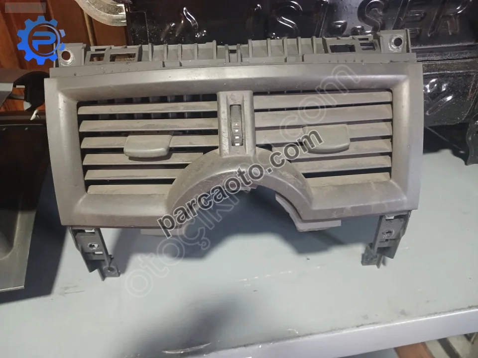 Renault megane 2 orta ızgara çıkma