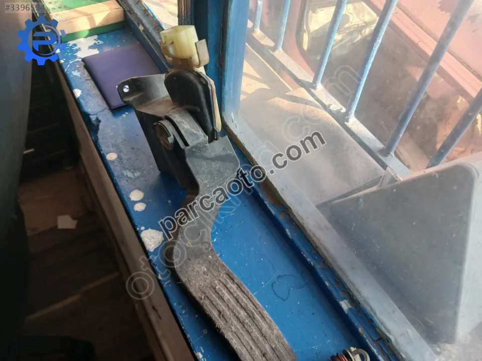 Ford connect gaz pedalı çıkma