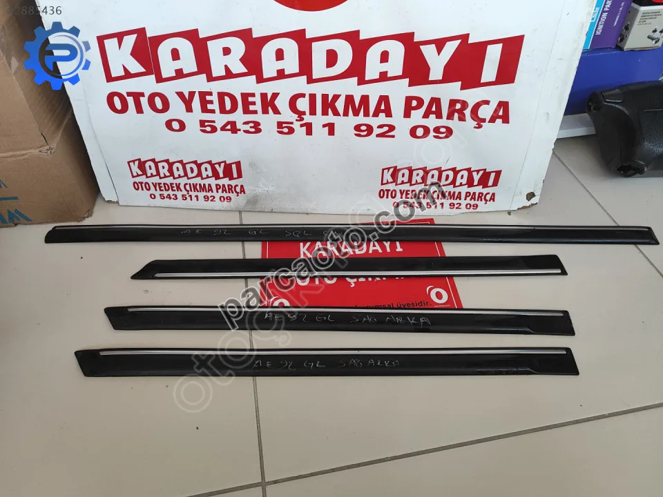 Toyota Corolla kapı bandı 88-92
