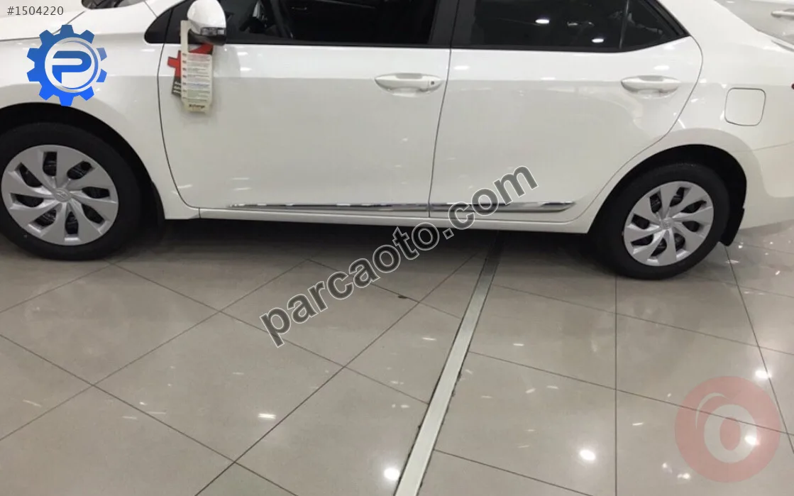 Toyota coralla 2014.2019 kapı bantı krom