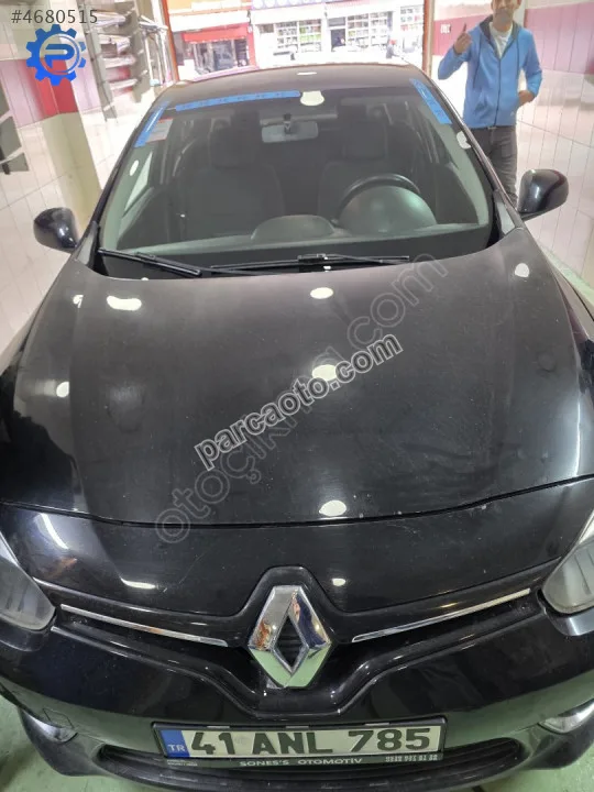 Renault Fluence Ön Cam Izgarası - İstanbul Anadolu Pendik