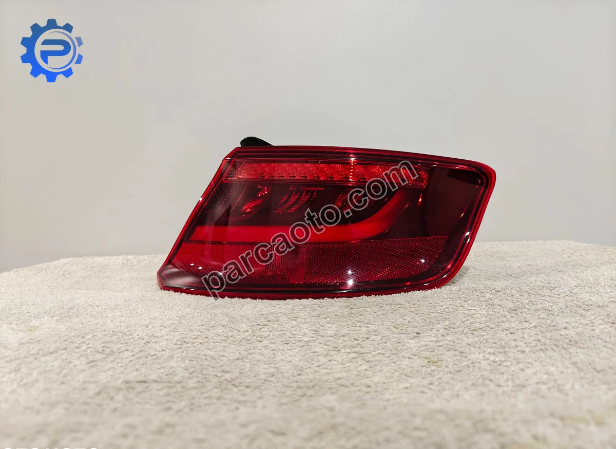 AUDI A3  2009-2012 sağ sol STOP  8P3945095  8P3945096B