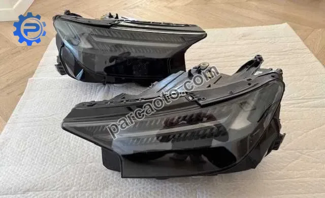 Audı q4 e-tron matrix  orjınal çıkma sağ sol ön  far   89a941035 89a941036