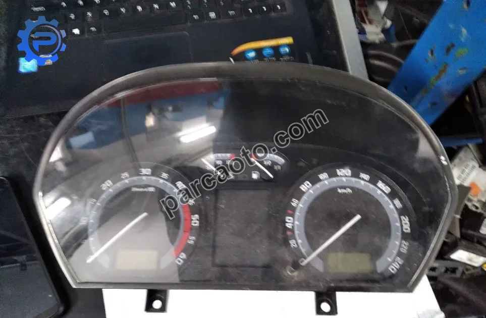 Skoda fabia 2000-2007 orjınal çıkma km saati 88311298 6y0920