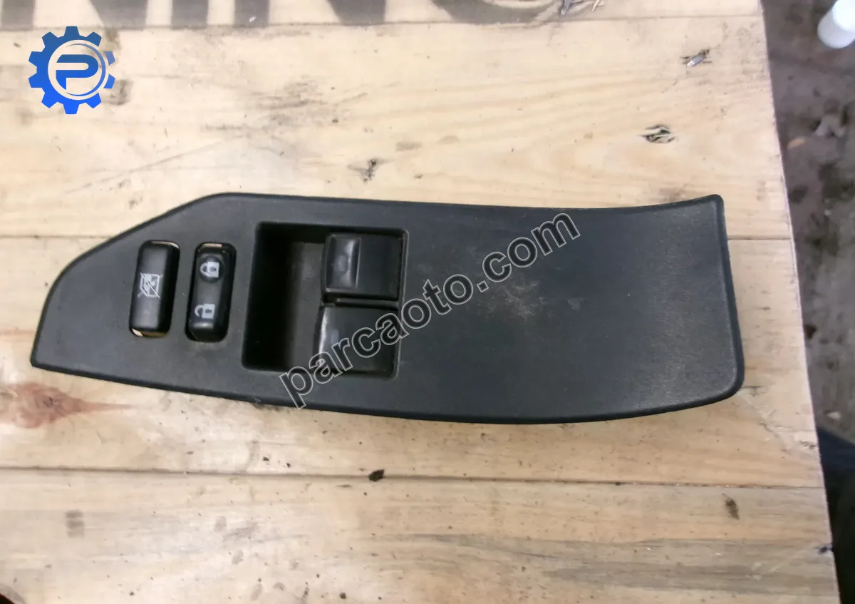 Toyota verso 09-18  cam acma düğmesi orjınal çıkma  84040-05020 84040-05060
