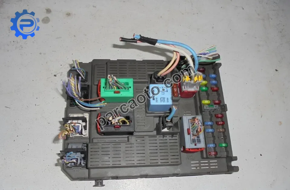 Peugeot 807 orjınal çıkma bsi beyni/sigorta kutusu  1499705080 1400310580 9651938280