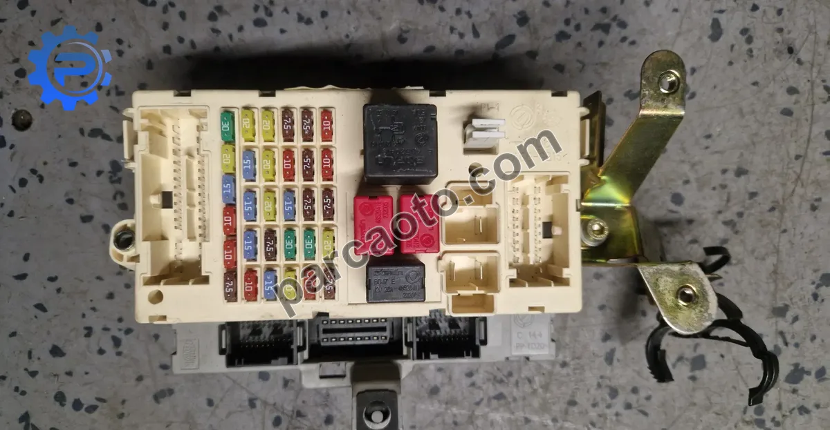 Alfa romeo 147 1.6 orjınal çıkma bsi beyni/sigorta kutusu  50504851 46558758  46558759  46746376
