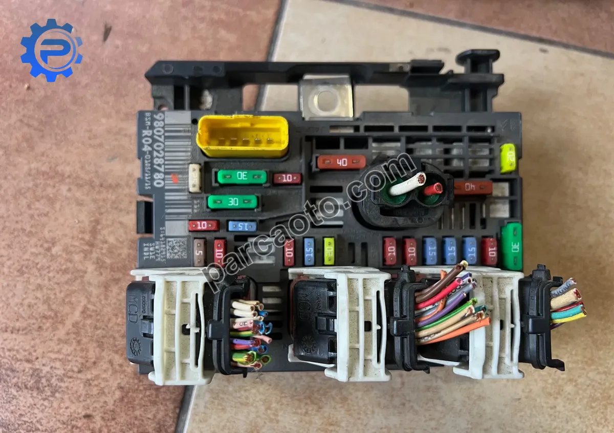 Peugeot RCZ Motor İçi Sigorta bsi beyni Kutusu Orijinal 9807028580