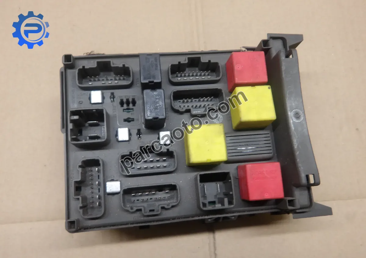 Renault laguna  orjınal çıkma bsi beyni/sigorta kutusu   2001-2004 8200449594