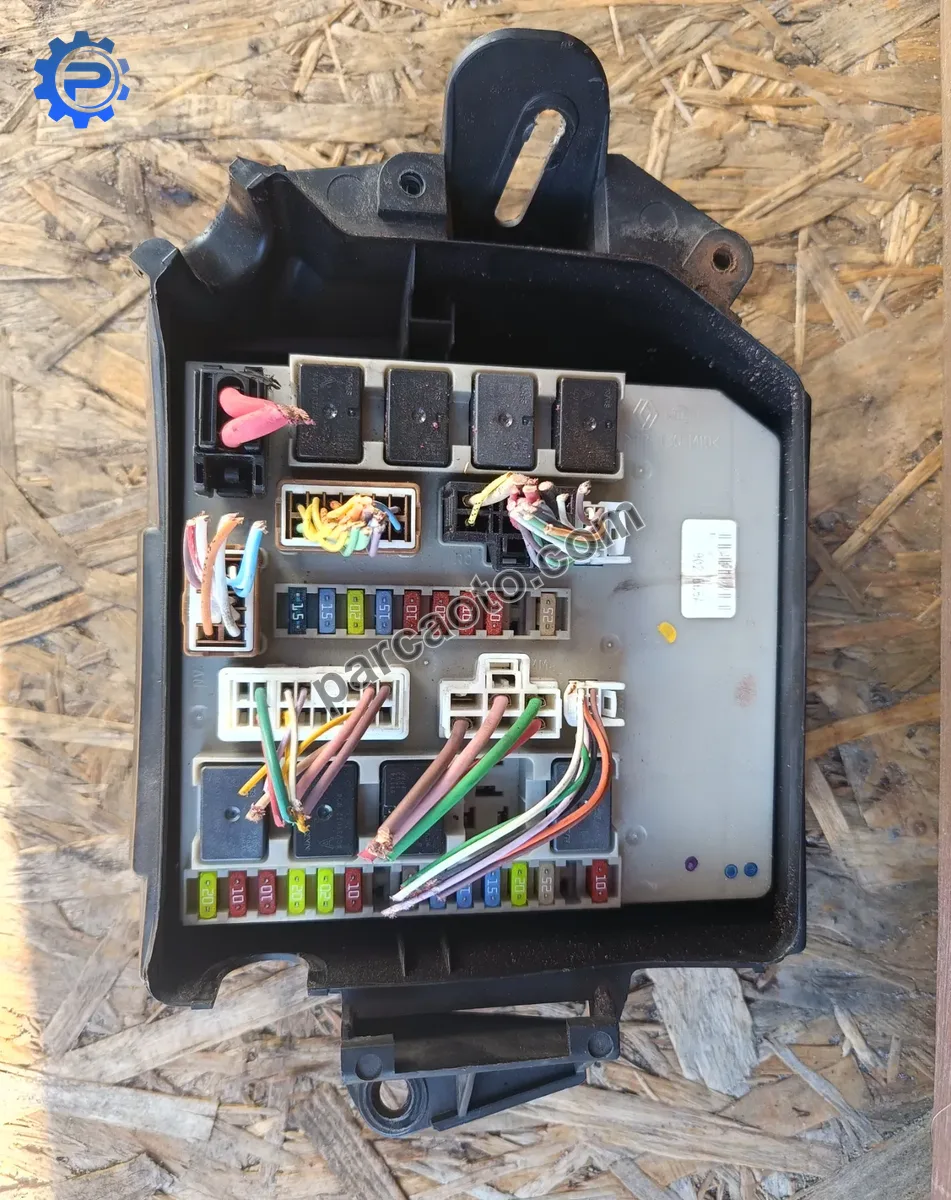 Renault  modus orjınal çıkma bsi beyni/sigorta kutusu   902665a