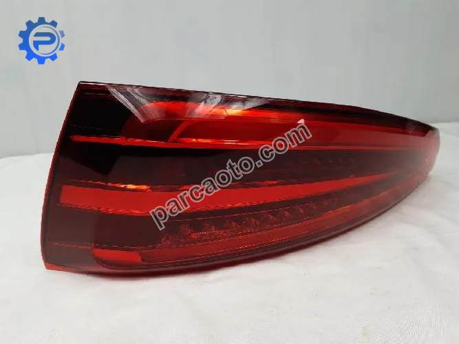 Audi Q3 8U 2011-2014 Orjinal Çıkma Sağ Dış Stop Lambası 8U0945094H