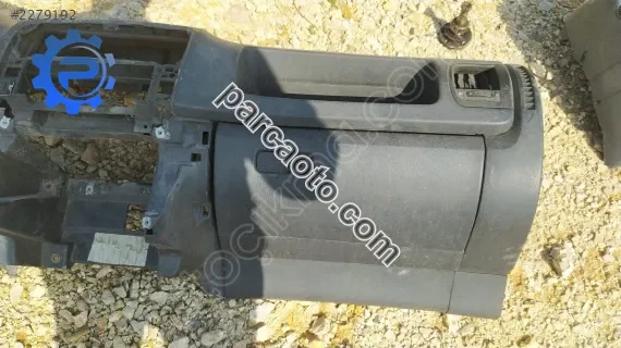 Fabia 2 torpido kapağı çıkma