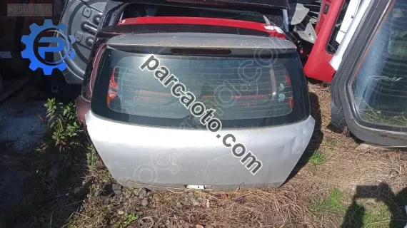 Suzuki swift bagaj kapağı yedek parça