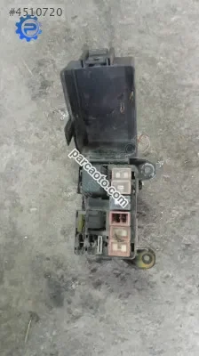 Mazda 323 sigorta kutusu tablası