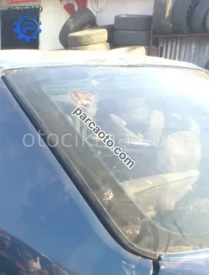 1996 model renault r19 europa 1.6 hb çıkma bagaj camı