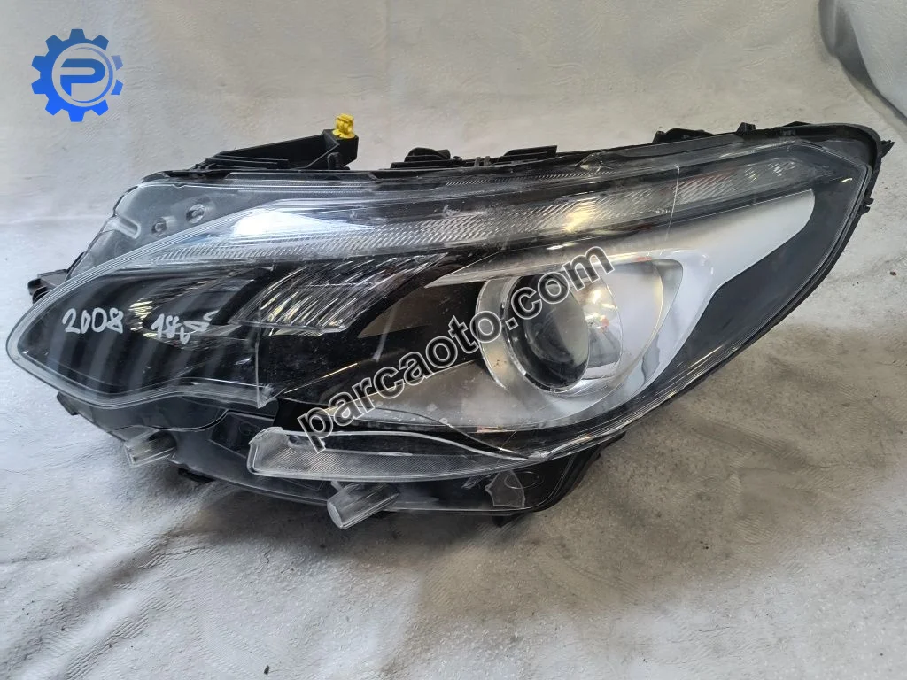 Peugeot 2008    Orjinal Çıkma Far 9825313980 1685353780 1674248380