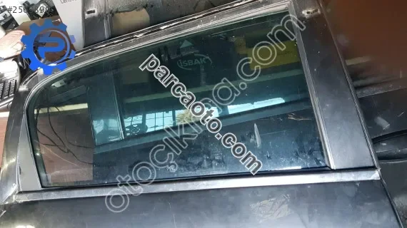 Fiat Punto Sağ Arka Kapı Camı yedek parça