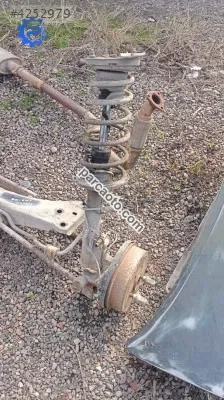 Toyota Carina sol arka taşıyıcı fren tablasi