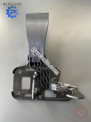Çıkma motor kaput kilidi üst audi a5-a4 8t0823480