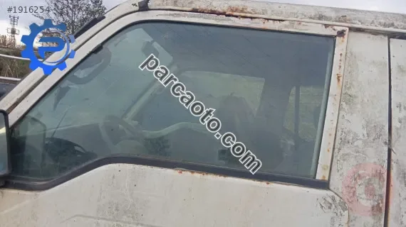 1998 model nissan urvan 2.5 çıkma sol kapı camı