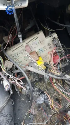 Ford escort torpido altı sigorta kutusu çıkma