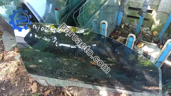 Pejo 206 CC sağ ön kapı camı yedek parça