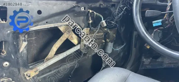 Bmw E34 Ön Cam Krikosu Sağ Ve Sol
