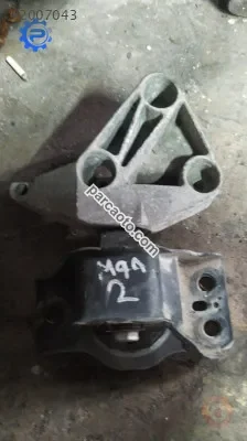 Renault Megane iki motor ayağı ve takozu çıkma
