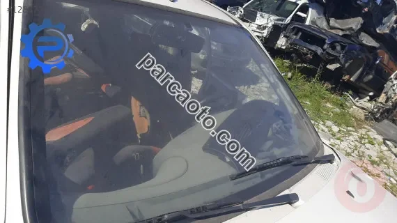 ford fiesta çıkma ön cam