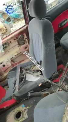Escort sağ ön koltuk çıkma